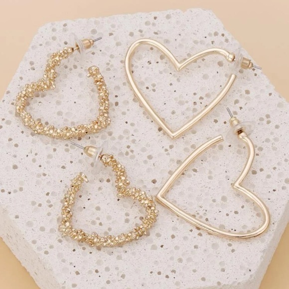 2 pairs Heart Hoop Earrings Golden - Picture 1 of 6